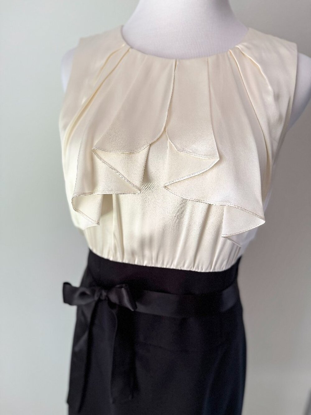 BCBG Max Azria Silk Ruffle Colorblock Sheath Dress Ivory Black Bow Sz 10